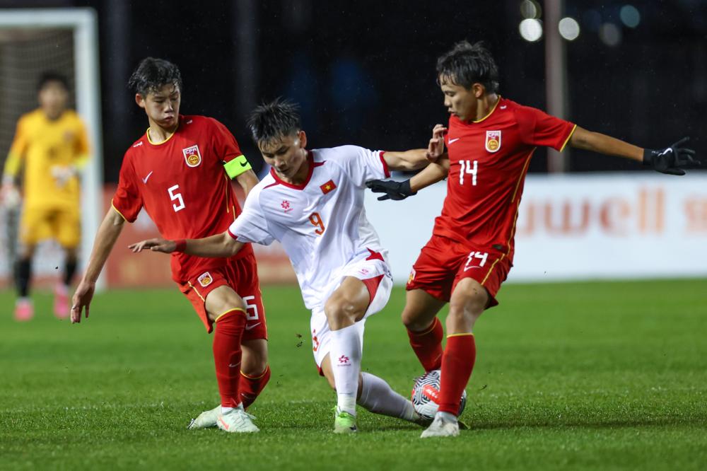 果然！利兹联主场3-1爆冷击败切尔西，利物浦范戴克和萨拉赫下滑