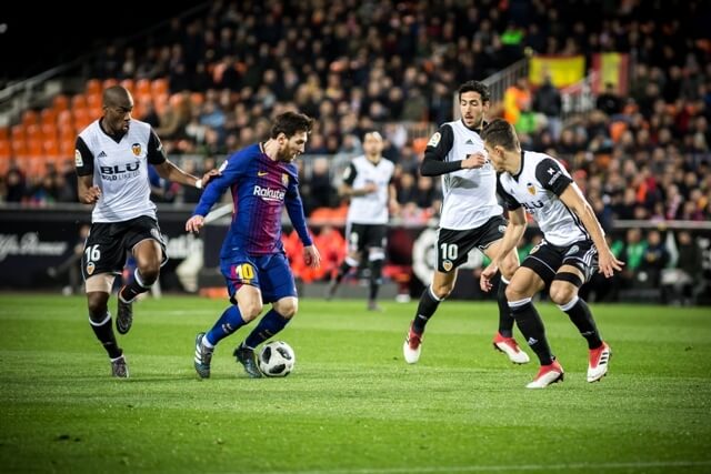 19岁22天，莱比锡边锋迪奥曼德成为德甲历史第二年轻戴帽球员